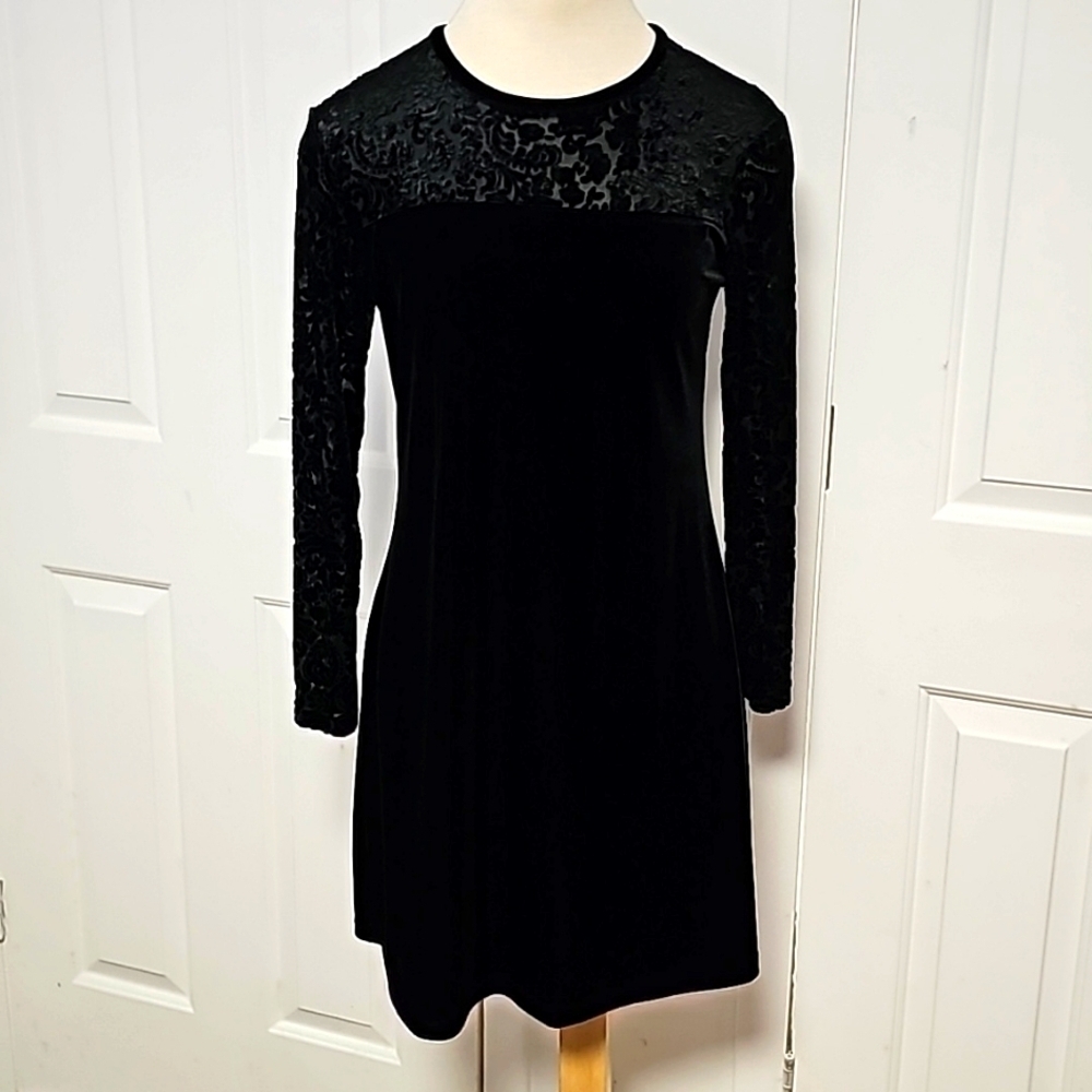 Jacqueline Ferrari black Classic velvet dress size‎ 6P. Goth, witchy. Excellent